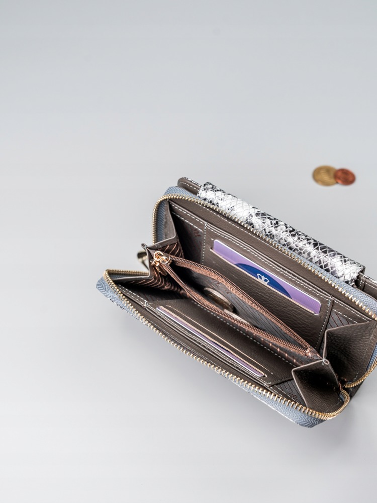 Dámská kožená peněženka se vzorem hadí kůže, stříbrná