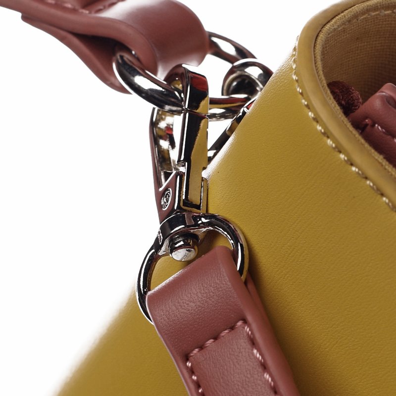 Pevná elegantní kabelka do ruky  s klopou Zorka, žlutá
