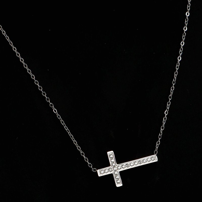 Dámský jemný ocelový náhrdelník s výrazným prvkem Kříž